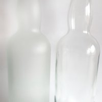 Стъклени бутилки за ракия + тапи и винтови капачки, снимка 2 - Буркани, бутилки и капачки - 6837546