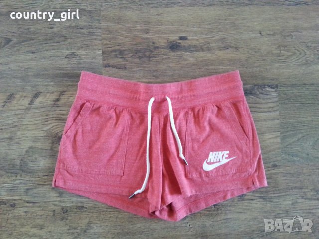 Nike -страхотни дамски къси панталонки, снимка 4 - Къси панталони и бермуди - 21673748