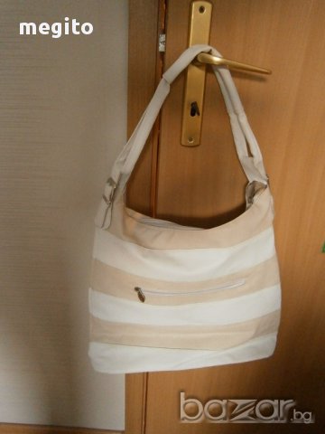 Нова дамска бяла чанта, снимка 2 - Чанти - 16220589
