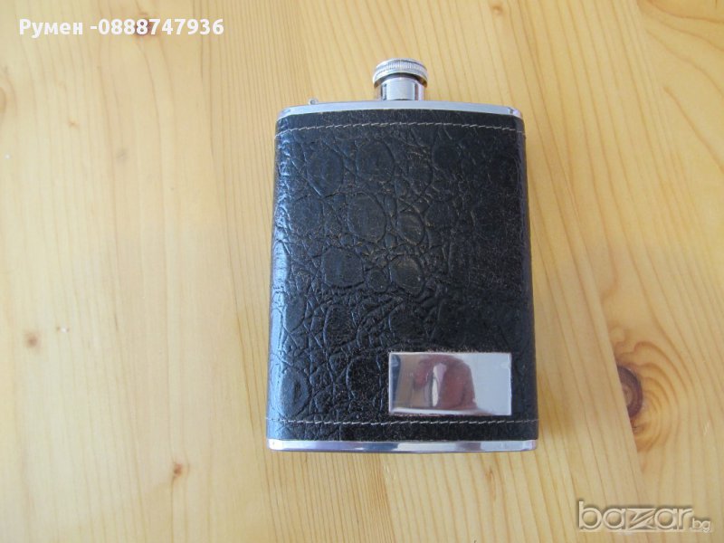 Луксозен фласк, манерка за алкохол облечена в естествена кожа за колекция, колекционерска, снимка 1