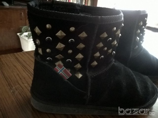 Боти тип UGG естествен велур, снимка 2 - Дамски боти - 17984469