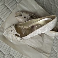 Сватбени обувки на сърчица, снимка 2 - Дамски обувки на ток - 23122833