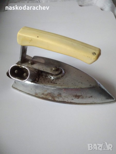 Стара малка ютия от 1981 г., снимка 1