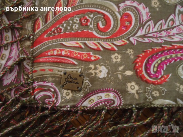 Дамски, фин памучен шал квадрат"Pepe jeans", снимка 2 - Шапки - 24691343