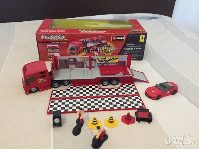 Bburago Ferrari - камион с 1 бр. кола 1:43, снимка 1 - Коли, камиони, мотори, писти - 23294147