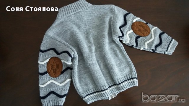 9-12м 80см  Жилетка за момче Материя плетиво с кожени елементи цветове: сиво, черно и бяло с джобчет, снимка 3 - Жилетки и елечета за бебе - 17976627