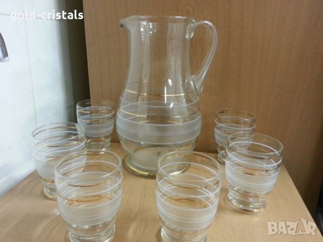 Ретро сервиз за вино кана с чаши с златен кант и гравюра 