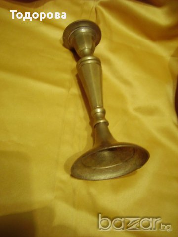 Стар бронзов свещник, снимка 2 - Антикварни и старинни предмети - 13990567