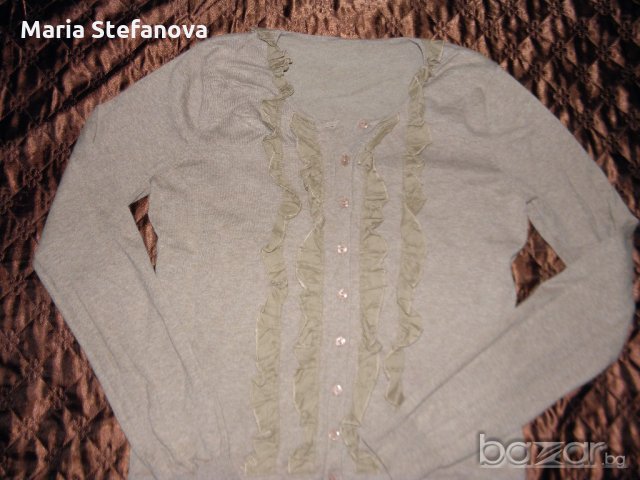 Бежова жилетка с къдрички