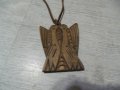 № 2424 стар дървен медальон / висулка .  - резбовани орнаменти   - размери 6,5 / 5 см , дължина коже, снимка 2
