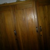 трикрилен гардероб от орехово дърво, снимка 1 - Антикварни и старинни предмети - 8029358