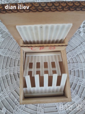 Стара дървена кутия-табакера, снимка 9 - Други ценни предмети - 24962455