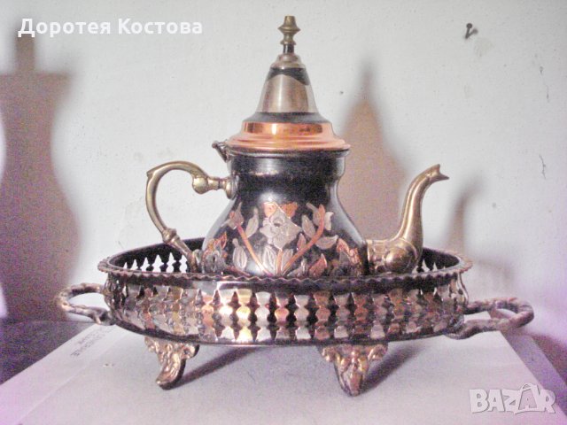 Стар месингов комплект с мед - чайник + поднос, снимка 1