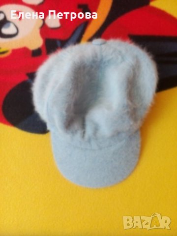 Дамска шапка в синьо