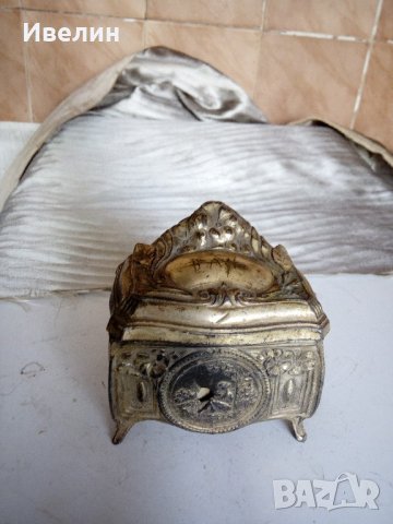 посребрена метална кутия арт деко