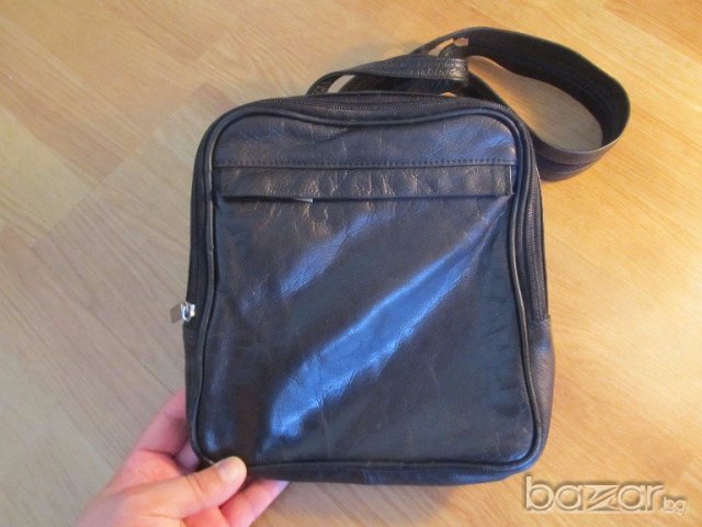 Малка раничка от естествена кожа за разходка,изглед, туризъм