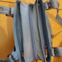 Дам.чанта-/изк.кожа/,цвят-св.синя. Закупена от Италия., снимка 5 - Чанти - 22401426