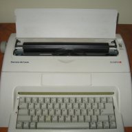 Олимпия електрическа пишеща машина латиница, снимка 2 - Други машини и части - 10048277