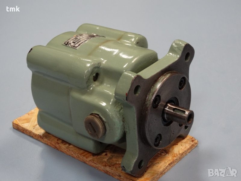 Хидравлична помпа Г16-1, снимка 1