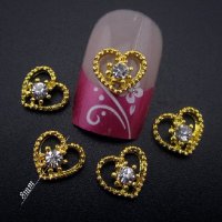 Златисто сърце с цвете в камъче бижу за нокти декорация украса за маникюр, снимка 1 - Продукти за маникюр - 25176539
