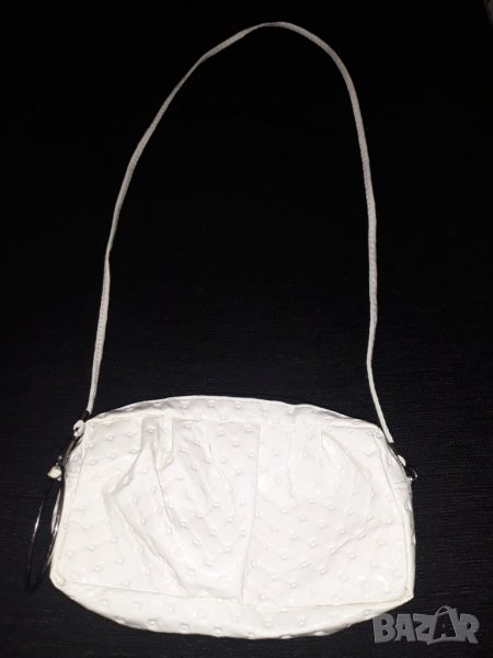 Малка бяла лачена чанта с дълга дръжка , снимка 1