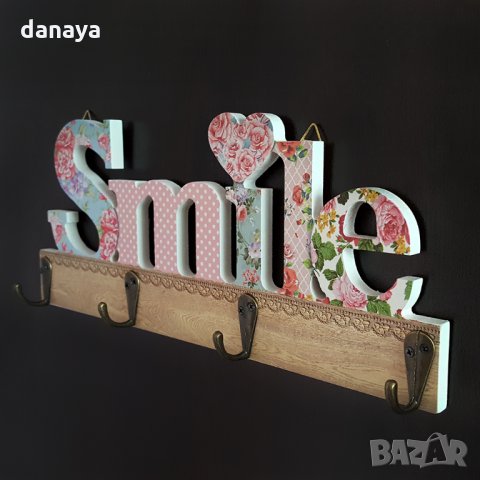982 Декоративна дървена закачалка SMILE стенна закачалка с 4 куки, снимка 4 - Закачалки - 25709960