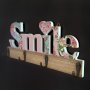 982 Декоративна дървена закачалка SMILE стенна закачалка с 4 куки, снимка 4