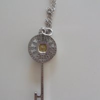 Ключ Сваровски, снимка 8 - Колиета, медальони, синджири - 19020028