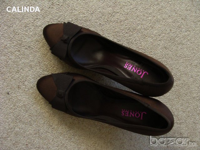 Jones Brown нови елегантни кафяви сатенени обувки №40 , снимка 2 - Дамски обувки на ток - 13160906