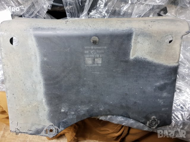 Предпазна кора на резервоара голф 4 , снимка 2 - Части - 23297248