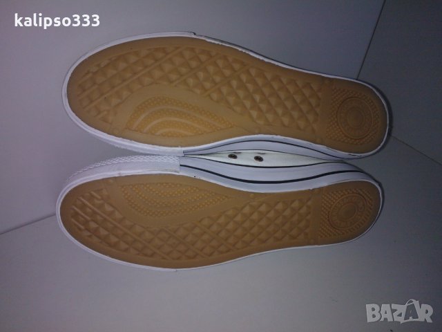 Levi's оригинални обувки, снимка 4 - Кецове - 24473464