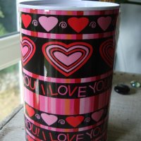 Розова цилиндрична касичка със сърца от метал, снимка 1 - Подаръци за рожден ден - 21003866
