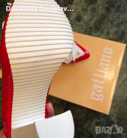 Обувки бяло и червено Galliano, снимка 3 - Дамски обувки на ток - 21679873