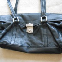 Дамска малка черна чанта   Prada 100 % кожа, снимка 3 - Чанти - 21281226