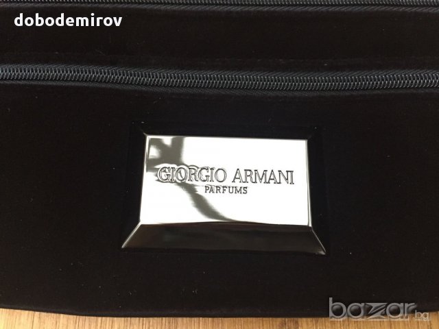 Нова чанта/клъч кадифе Giorgio Armani Velvet Black Wristlet оригинал, снимка 8 - Чанти - 12744741