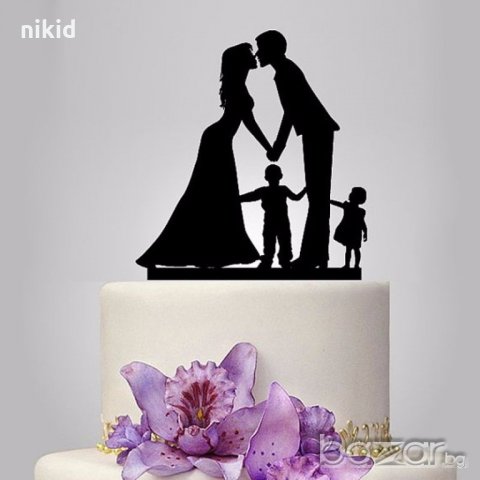 Семейство с 2 деца целунати младоженци сватбен пластмасов топер украса табела за торта, снимка 1 - Други - 18905349