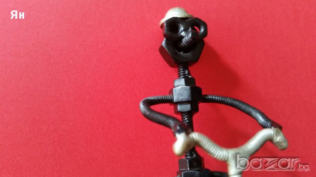 Английски Колекционерски Колоездач с Колело от Метални части гайки,шпилки винтове , снимка 4 - Антикварни и старинни предмети - 17782124