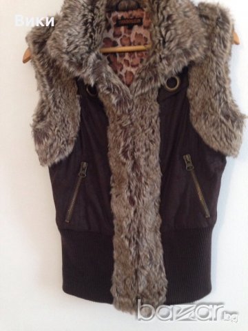 топъл елек с пухкава яка, снимка 2 - Елеци - 19955559