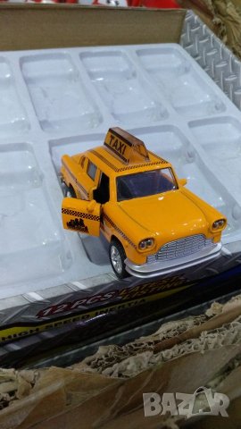 Метално такси,около 12 см,със звук и светлини, снимка 5 - Коли, камиони, мотори, писти - 23737501