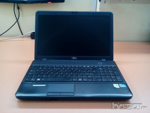 Fujitsu LifeBook AH502 на части