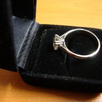 Дамски пръстен с диамант, снимка 6 - Пръстени - 19789646