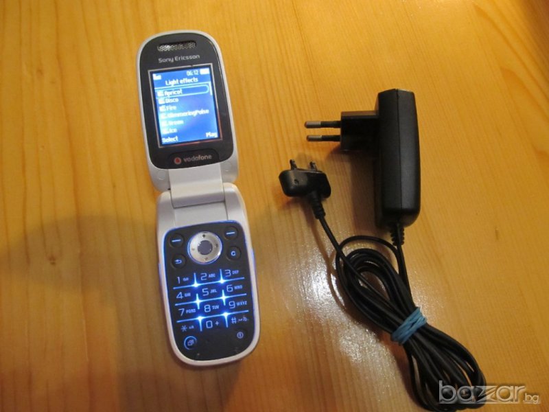 Сгъваем Телефон с копчета  SONY ERICCSSON Z310  модел 2006 г. - работещ., снимка 1