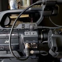 Продавам професионална видеокамера JVC GY-HM750E, снимка 8 - Камери - 23670259