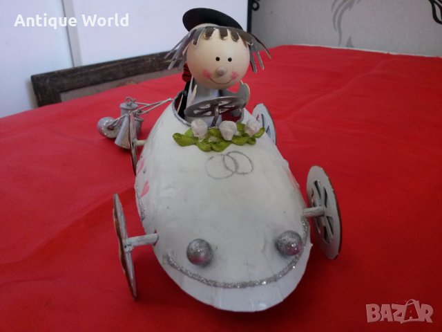 Шведска Ламаринена Играчка Автомобил Младоженци, снимка 3 - Антикварни и старинни предмети - 24550035