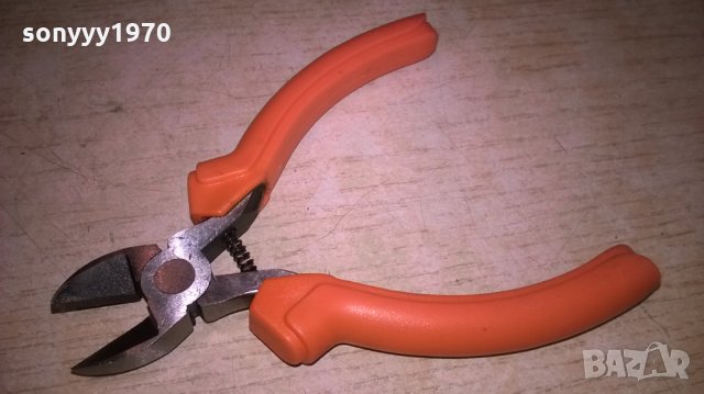 Клещи резач от калена стомана с ергономични гумени дръжки. Дължина - 10.5см.