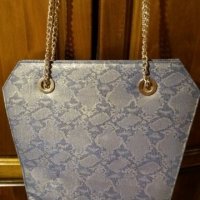 Дам.чанта-/изк.кожа/-цвят-светло синя. Закупена от Италия., снимка 3 - Чанти - 22422445