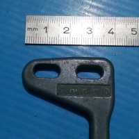 Ключ метален-триъгален, снимка 2 - Други ценни предмети - 25477892