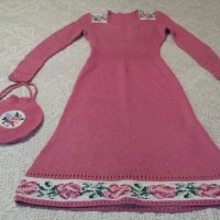 Бутикова вълнена рокля с бродерия и чантичка, ръчно плетиво, снимка 1 - Рокли - 19943949