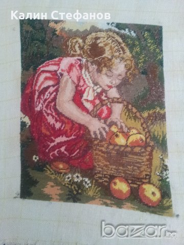  гоблен Момиче пълни кошница с плодове 21см на 17 см, снимка 1 - Гоблени - 18440392