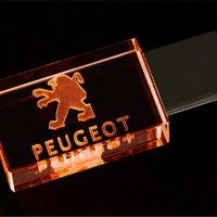 Светеща флашка с лого Пежо, снимка 4 - Аксесоари и консумативи - 22337117